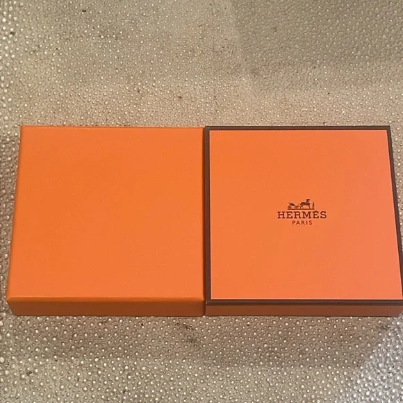 HERMES Scarf Ring Square Knot Gold Color - Picture 5 of 5